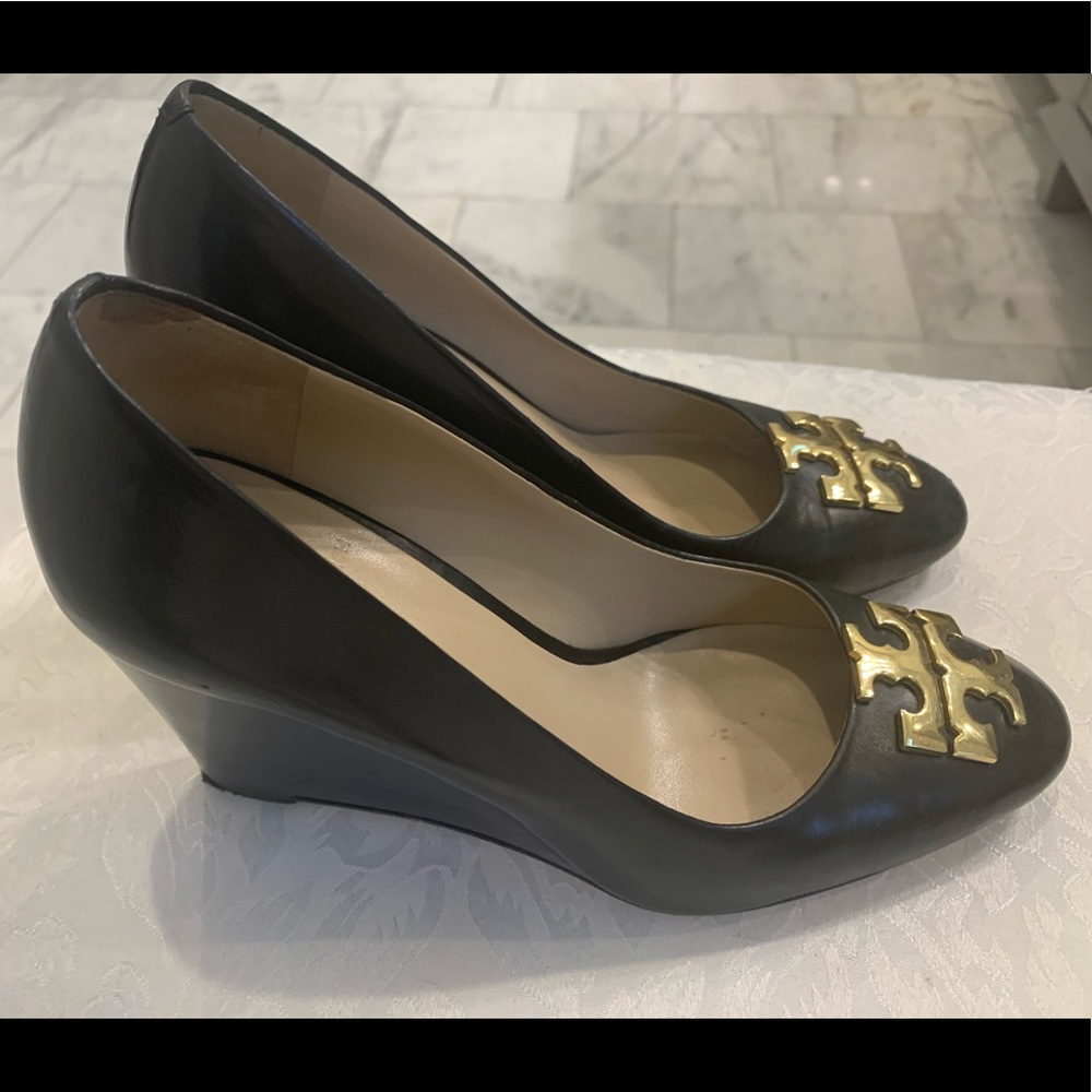 Classic Tory Burch Pumps wedges Black with Gold